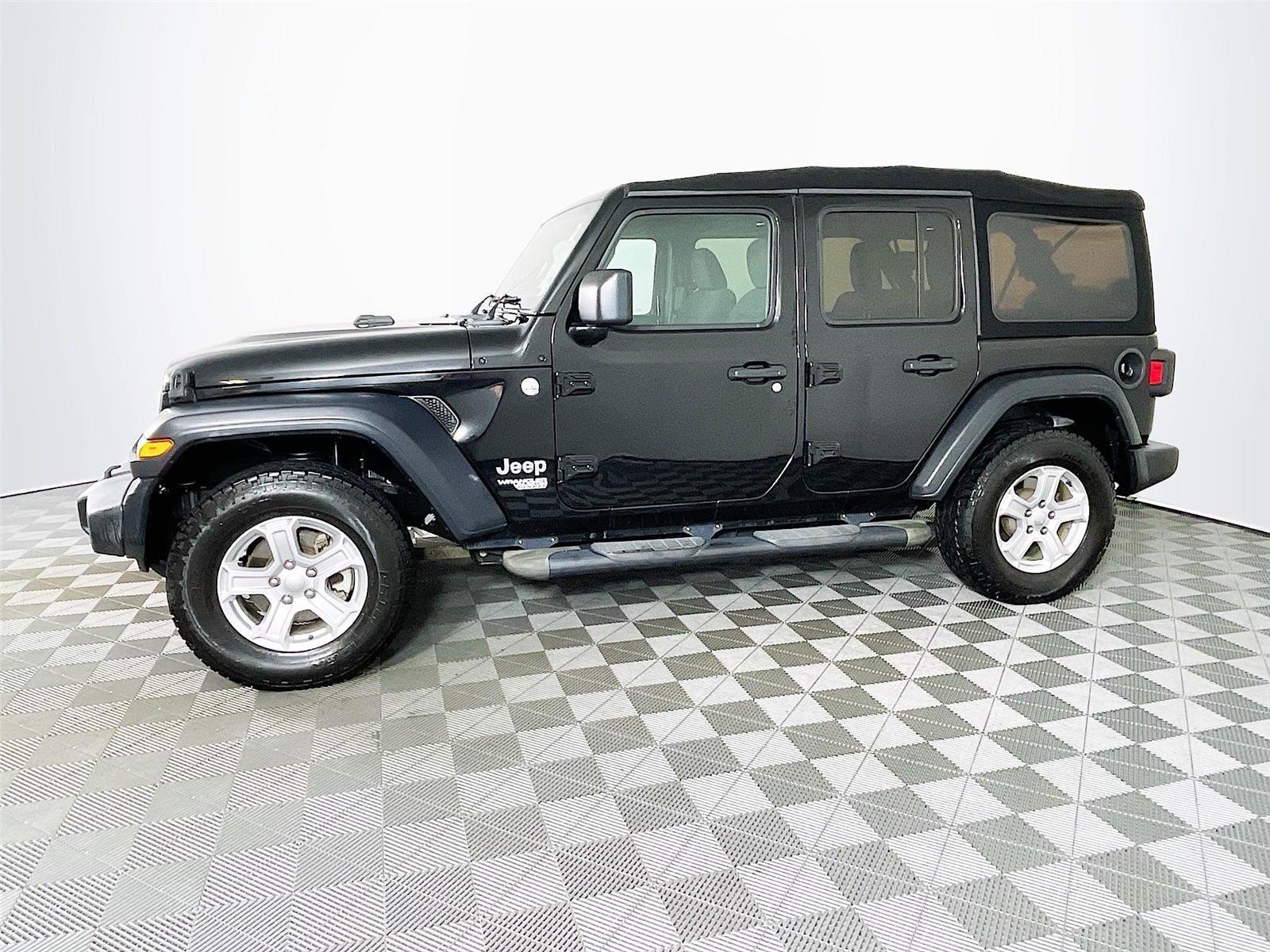 Used 2018 Jeep Wrangler Unlimited Sport S image 4