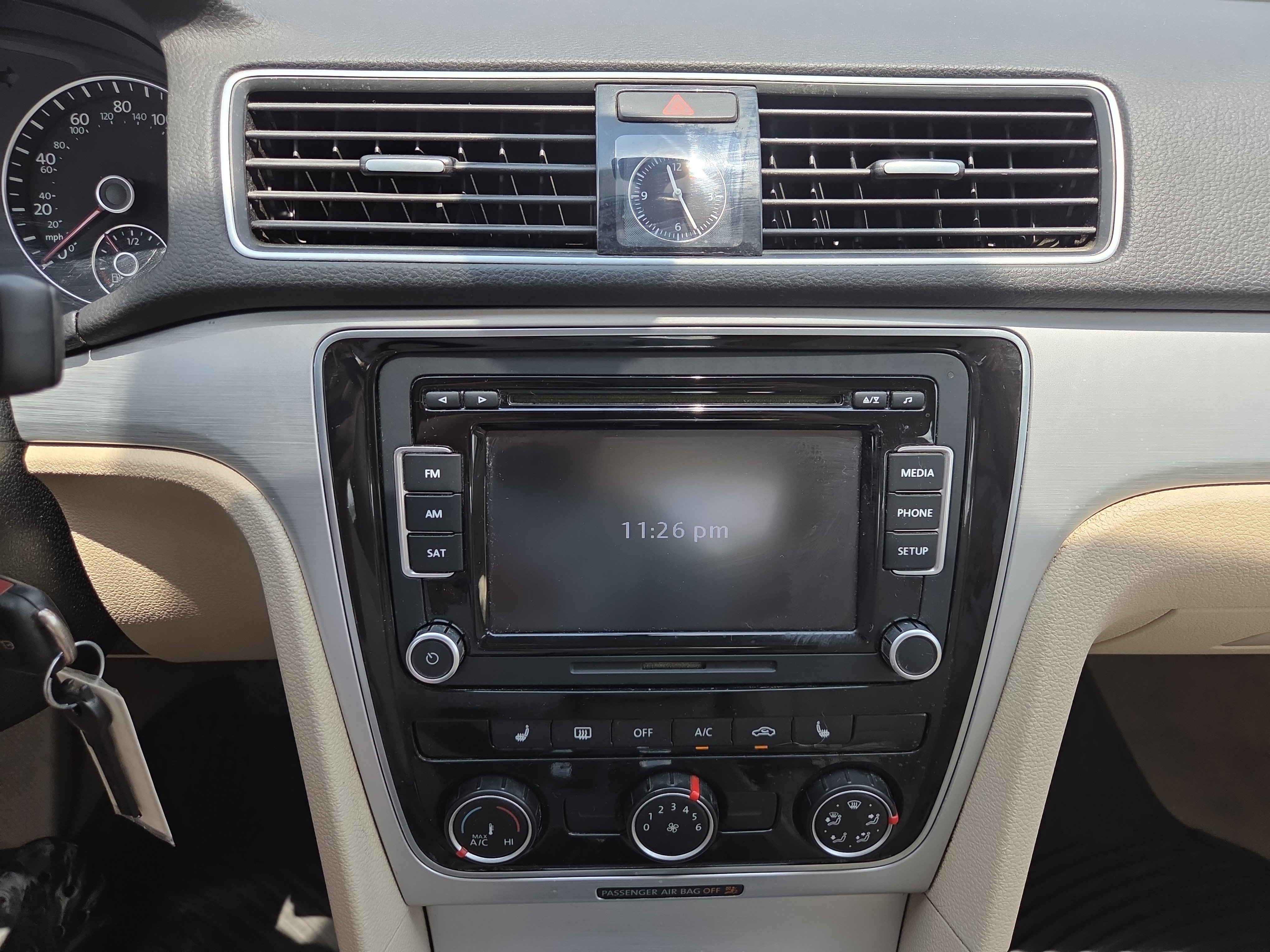 Used 2013 Volkswagen Passat TDI SE image 19