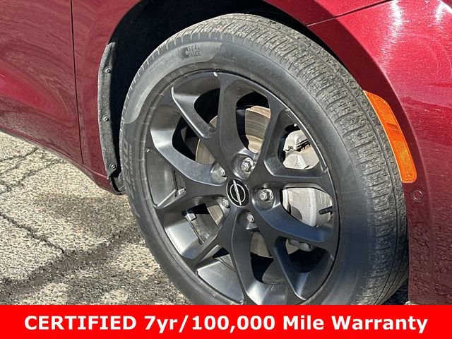 Used 2023 Chrysler Pacifica Limited w/ S Appearance Package image 7