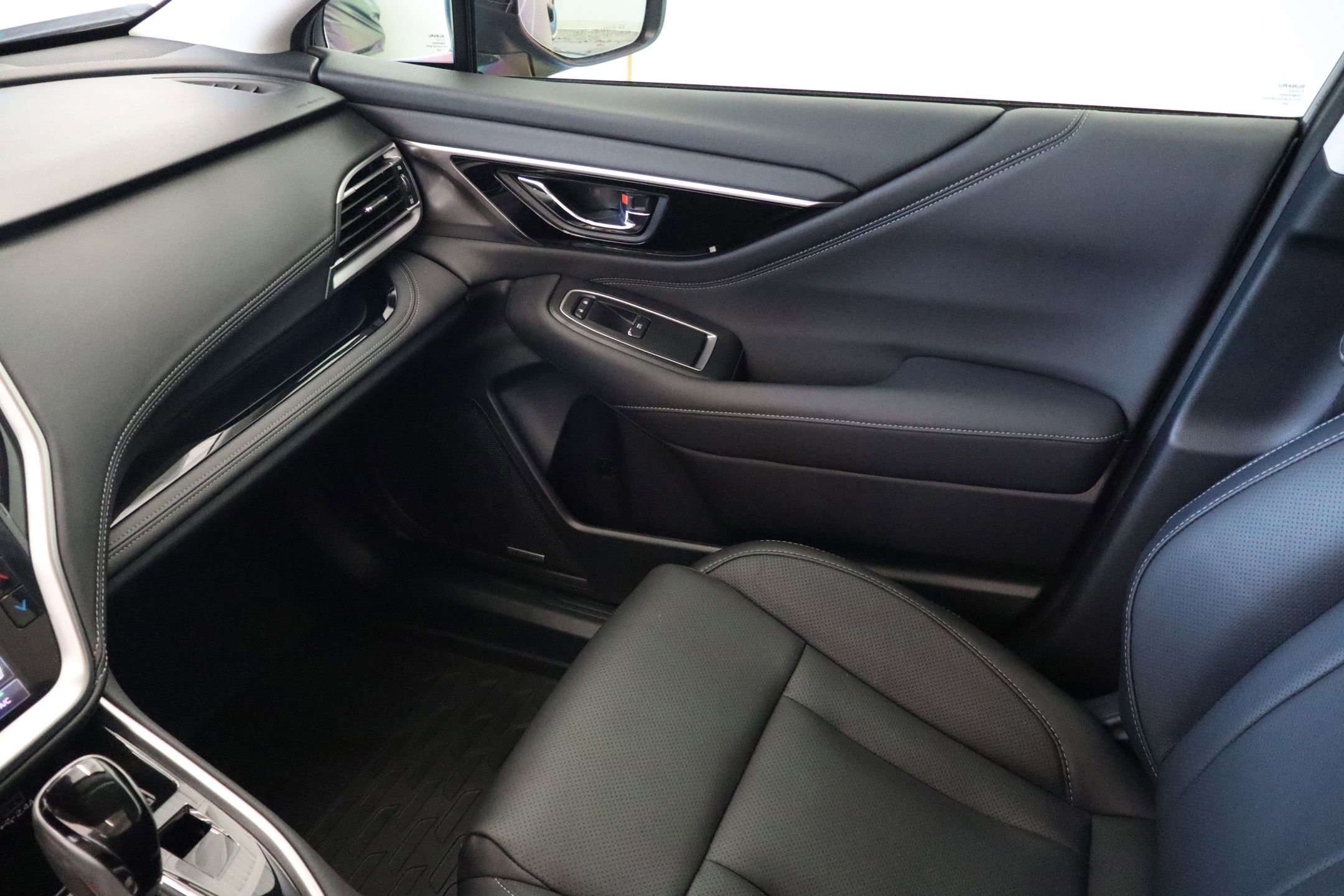 Used 2025 Subaru Outback Touring w/ Popular Package #2 image 24