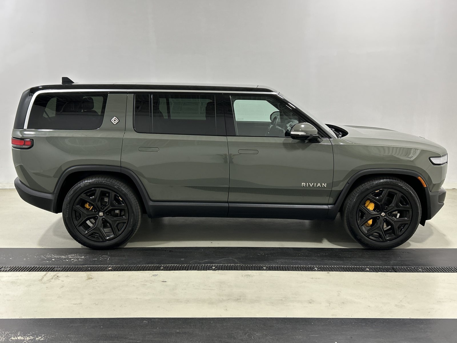 Used 2022 Rivian R1S Launch Edition Quad AWD/4WD image 6