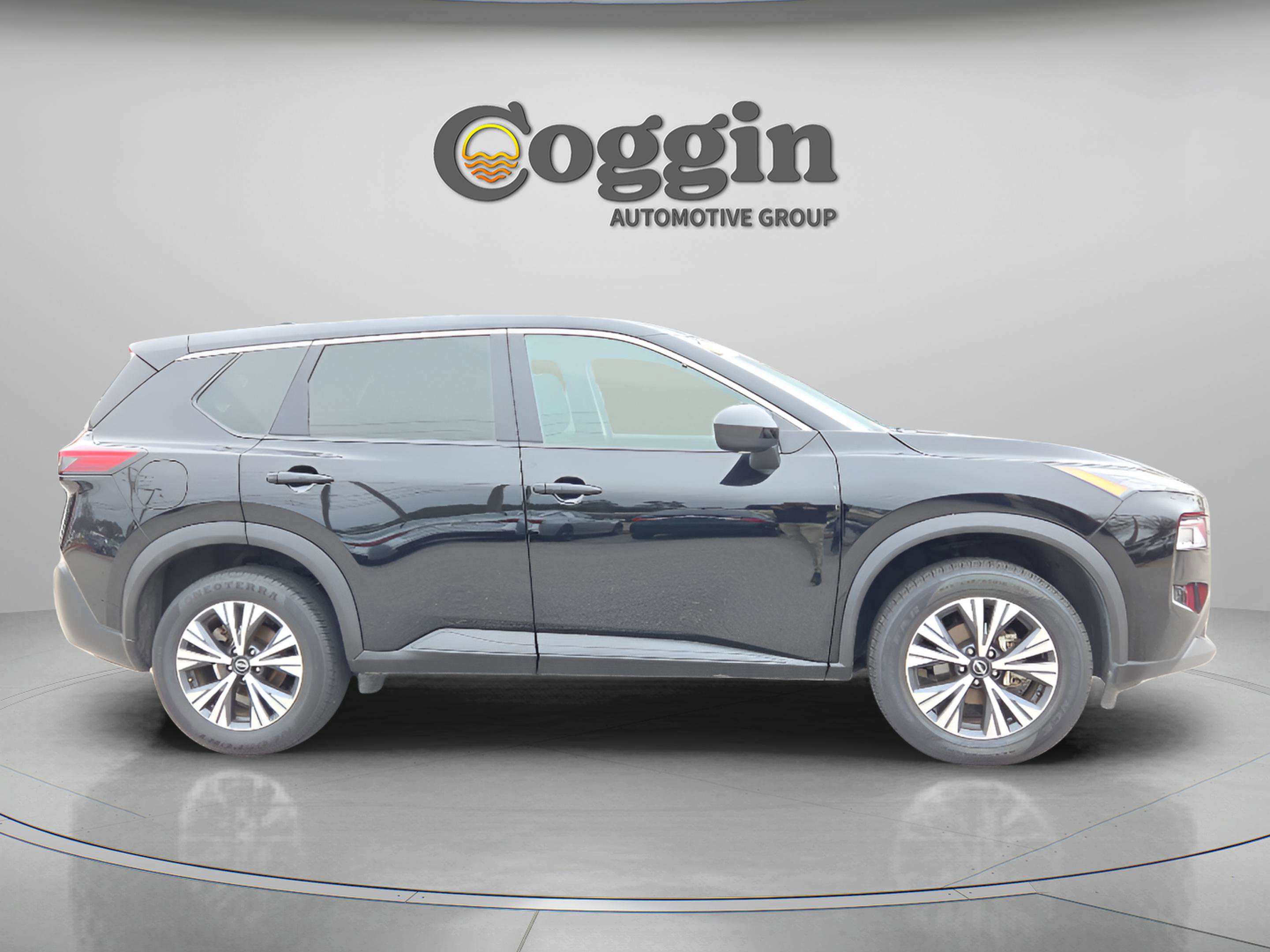 Used 2023 Nissan Rogue SV image 7