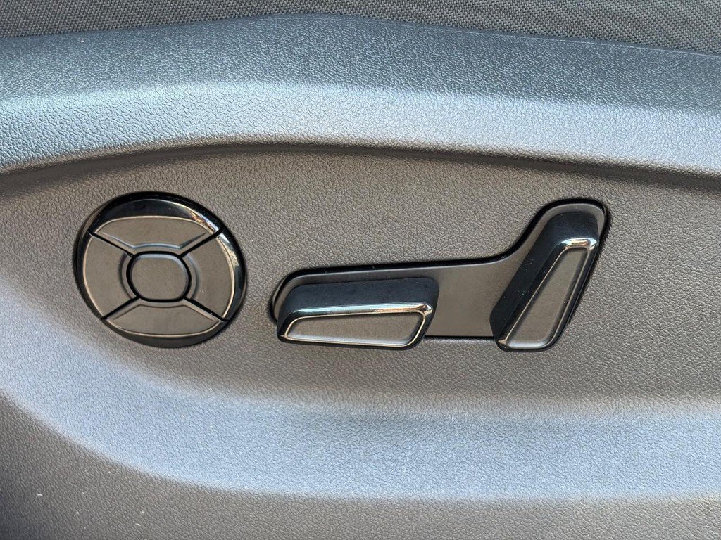 Used 2026 Volkswagen Tiguan SE w/ Panoramic Sunroof Package AWD/4WD image 20