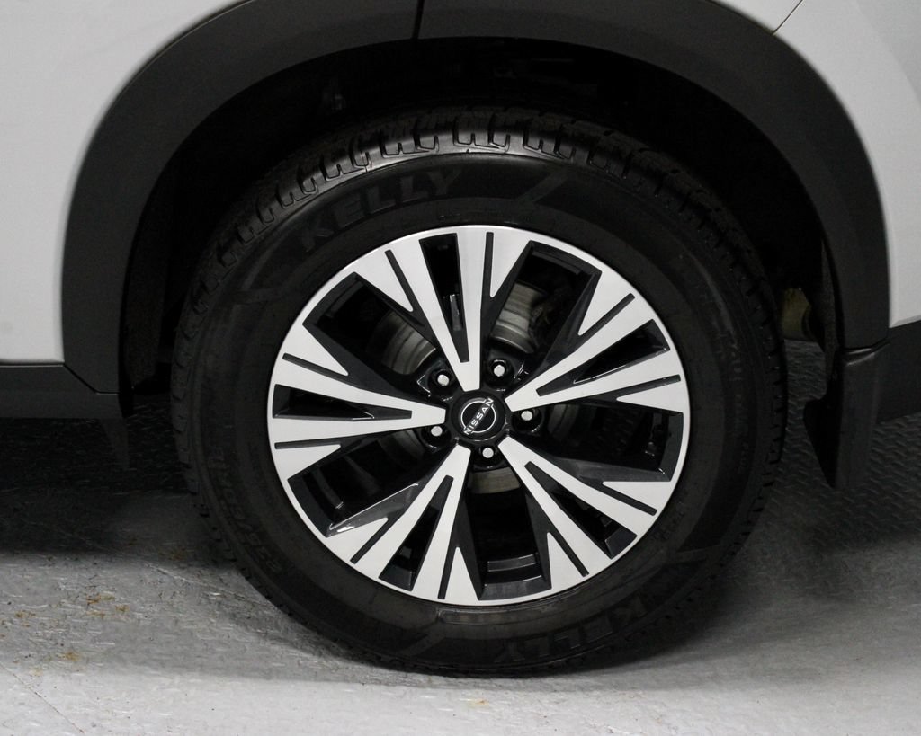 Certified 2023 Nissan Rogue SV w/ SV Premium B Package AWD/4WD image 18