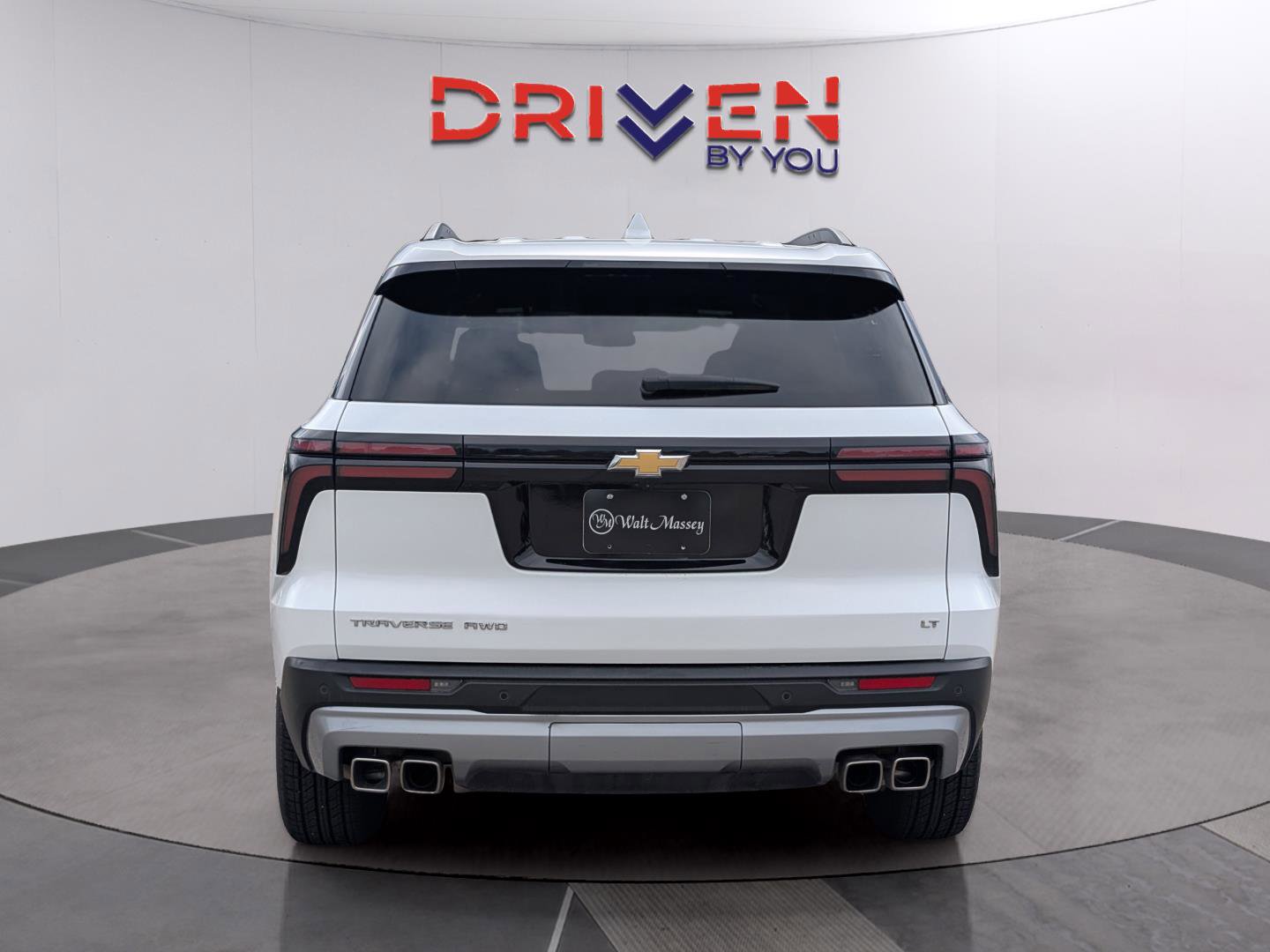 Used 2024 Chevrolet Traverse LT image 4