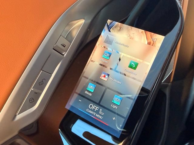 Used 2025 BMW 740i xDrive w/ Premium Package AWD/4WD image 12