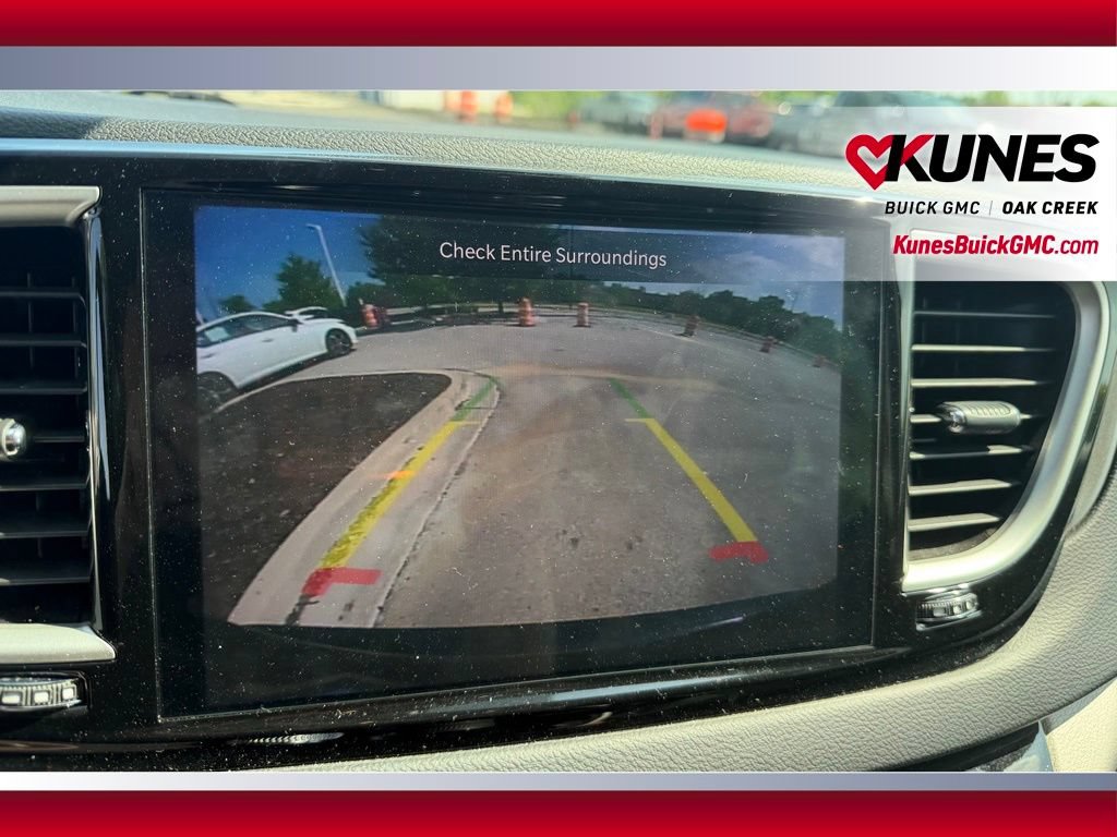 Used 2023 Chrysler Pacifica Touring-L FWD image 28