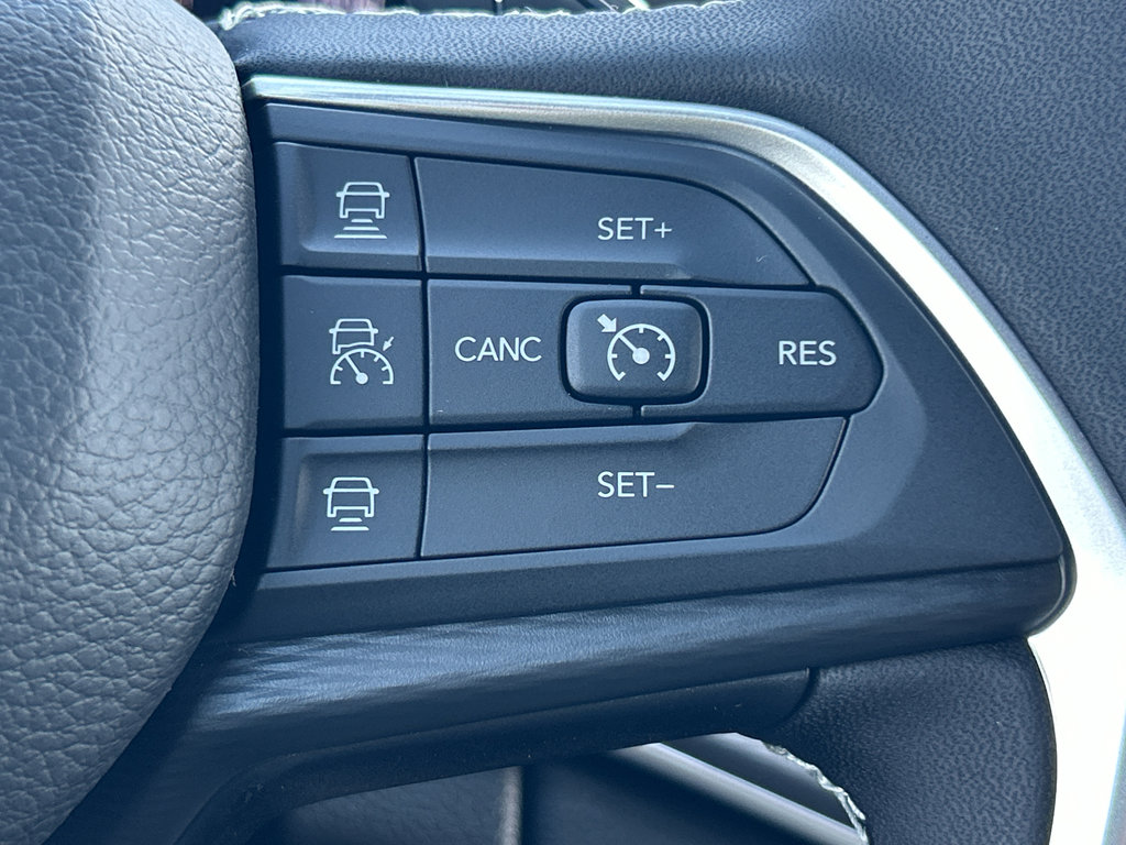 New 2025 Jeep Grand Cherokee L Laredo image 13