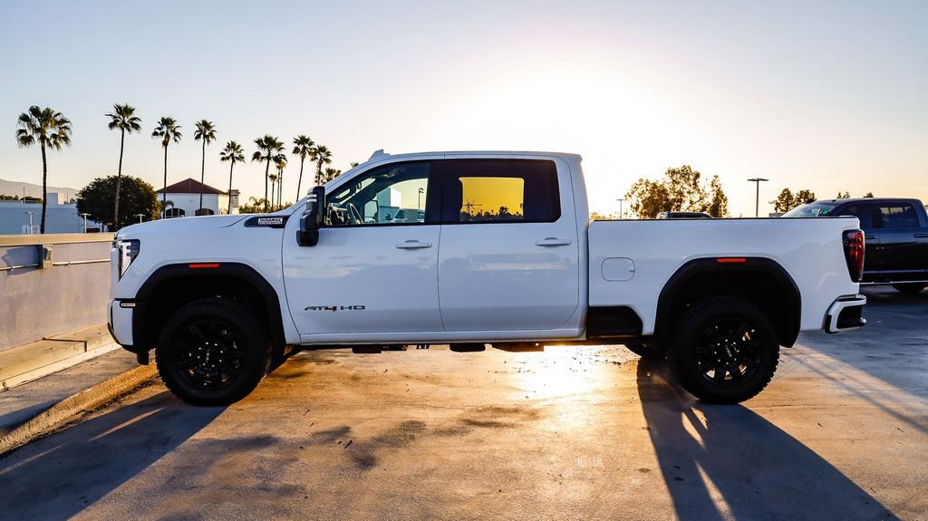 Used 2025 GMC Sierra 2500 AT4 image 14