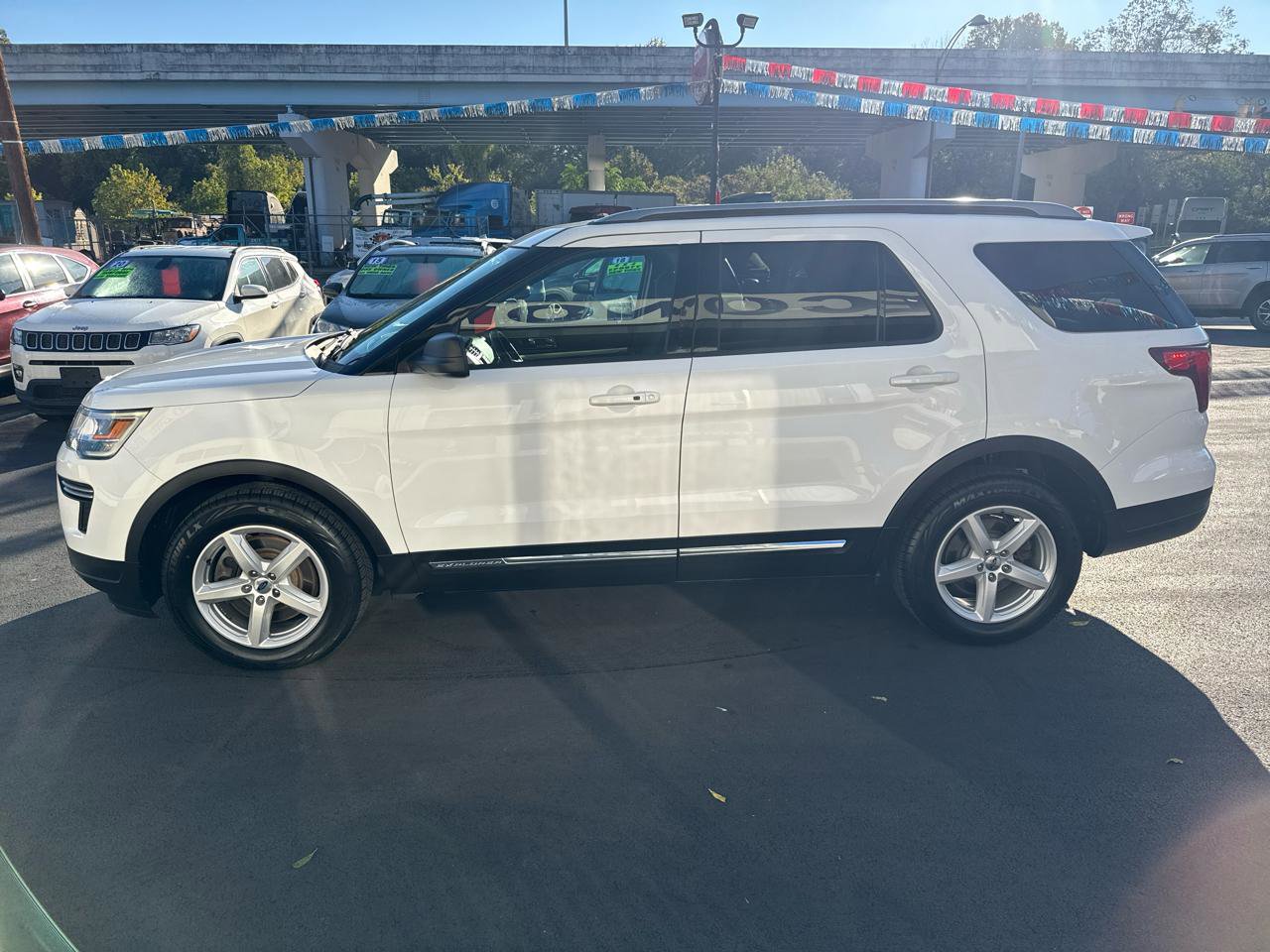 Used 2018 Ford Explorer XLT FWD image 8
