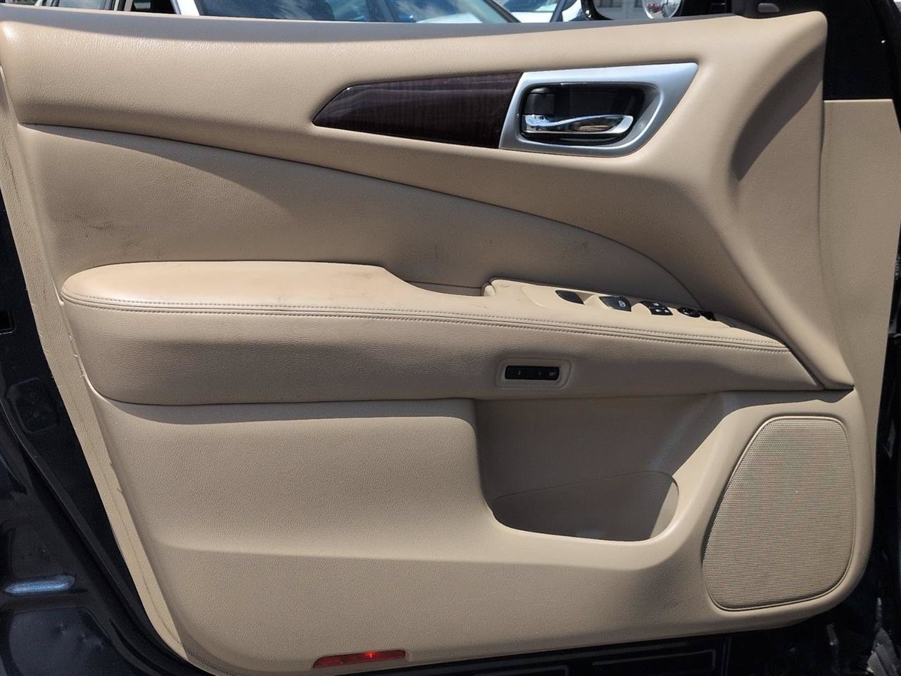 Used 2016 Nissan Pathfinder Platinum FWD image 12