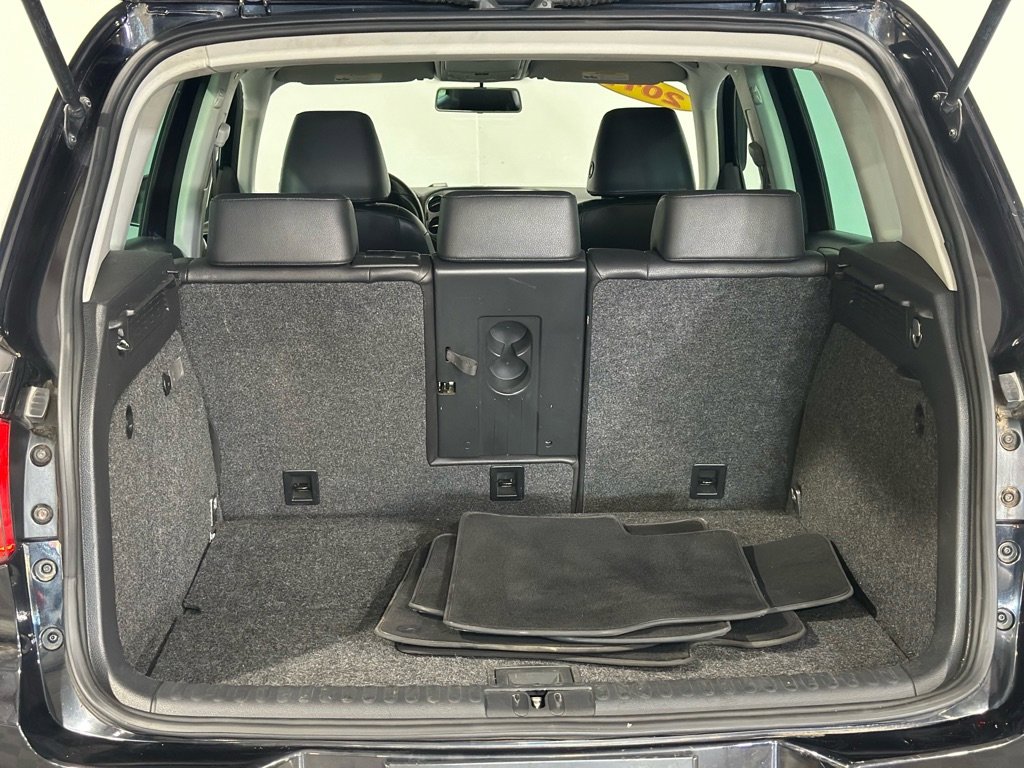 Used 2011 Volkswagen Tiguan S image 34
