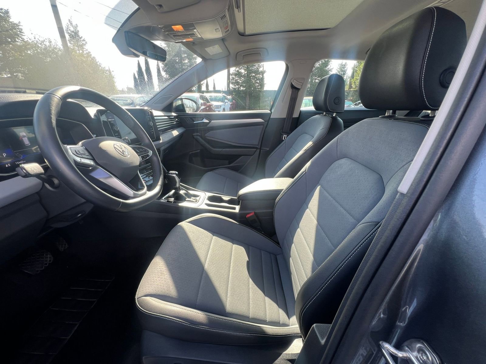 Used 2025 Volkswagen Jetta SE image 22