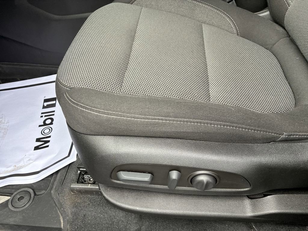 Used 2023 Chevrolet Traverse LT image 12