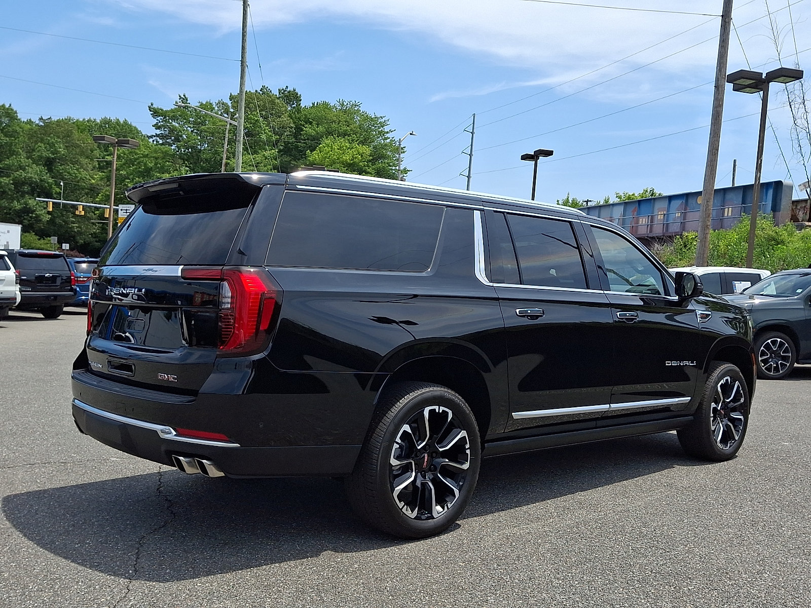 Certified 2025 GMC Yukon XL Denali w/ Sun & Power Step Package AWD/4WD image 6