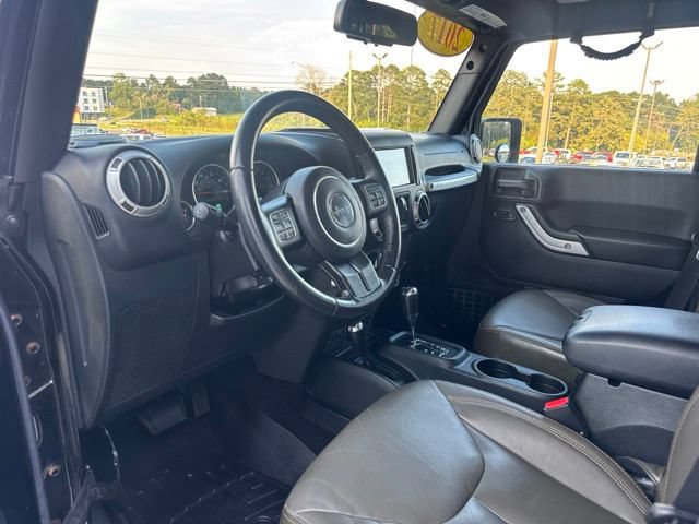 Used 2017 Jeep Wrangler Unlimited Sahara w/ Connectivity Group AWD/4WD image 10