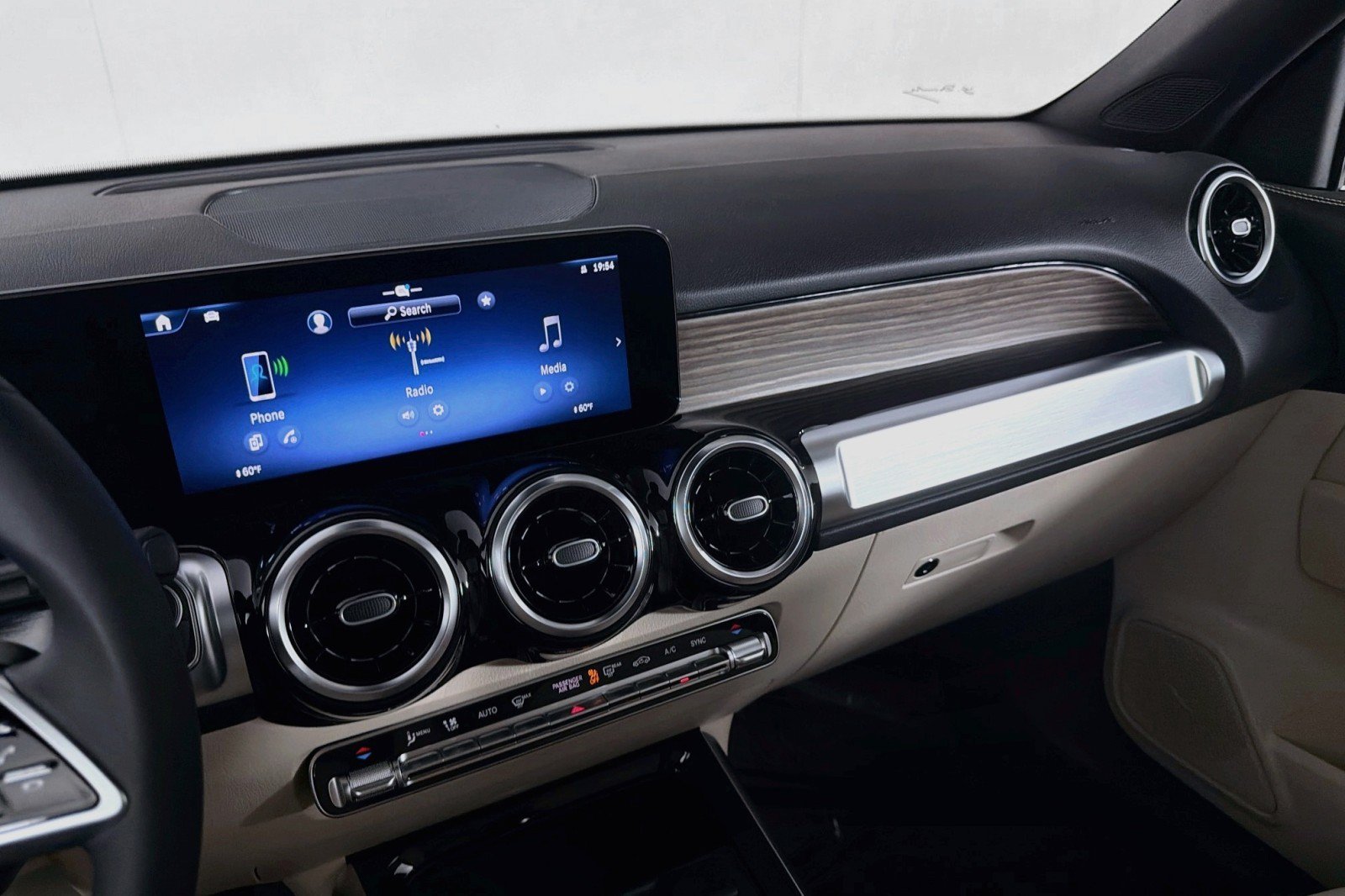 New 2026 Mercedes-Benz GLB 250 image 21