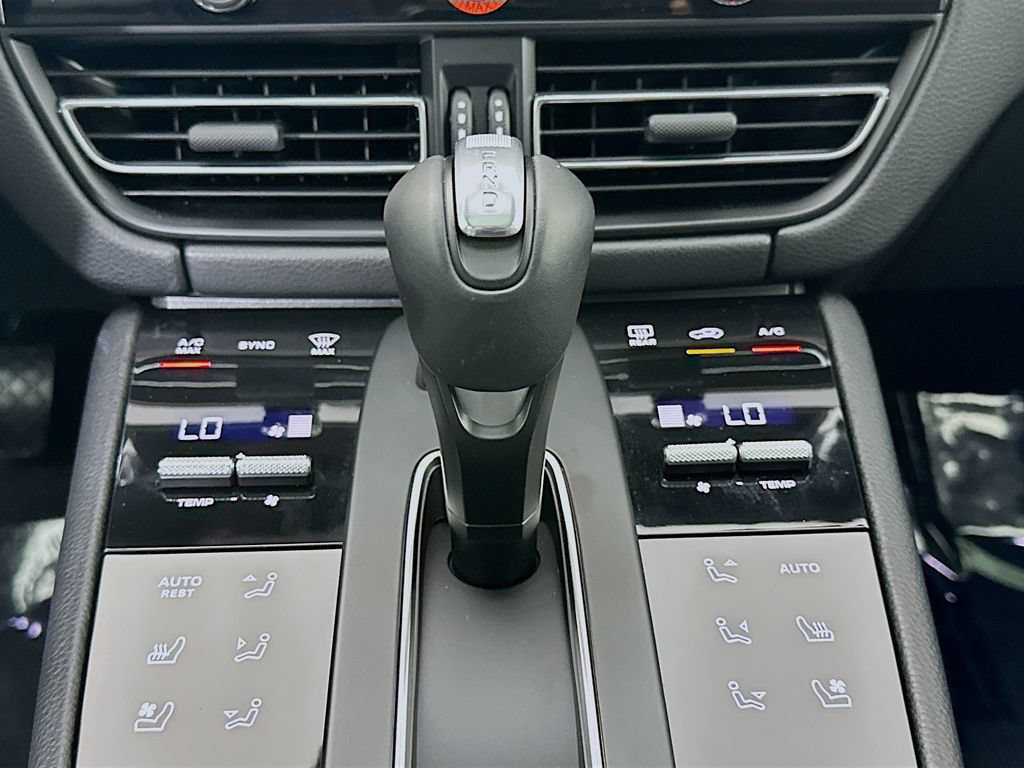 New 2025 Porsche Macan AWD/4WD image 19