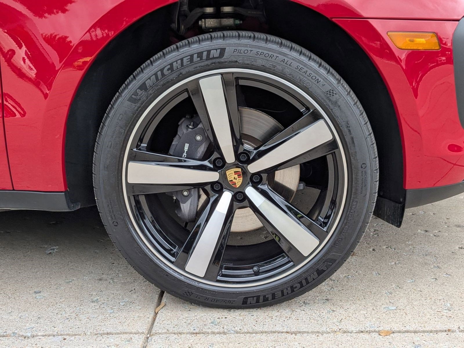 Certified 2026 Porsche Macan AWD/4WD image 28