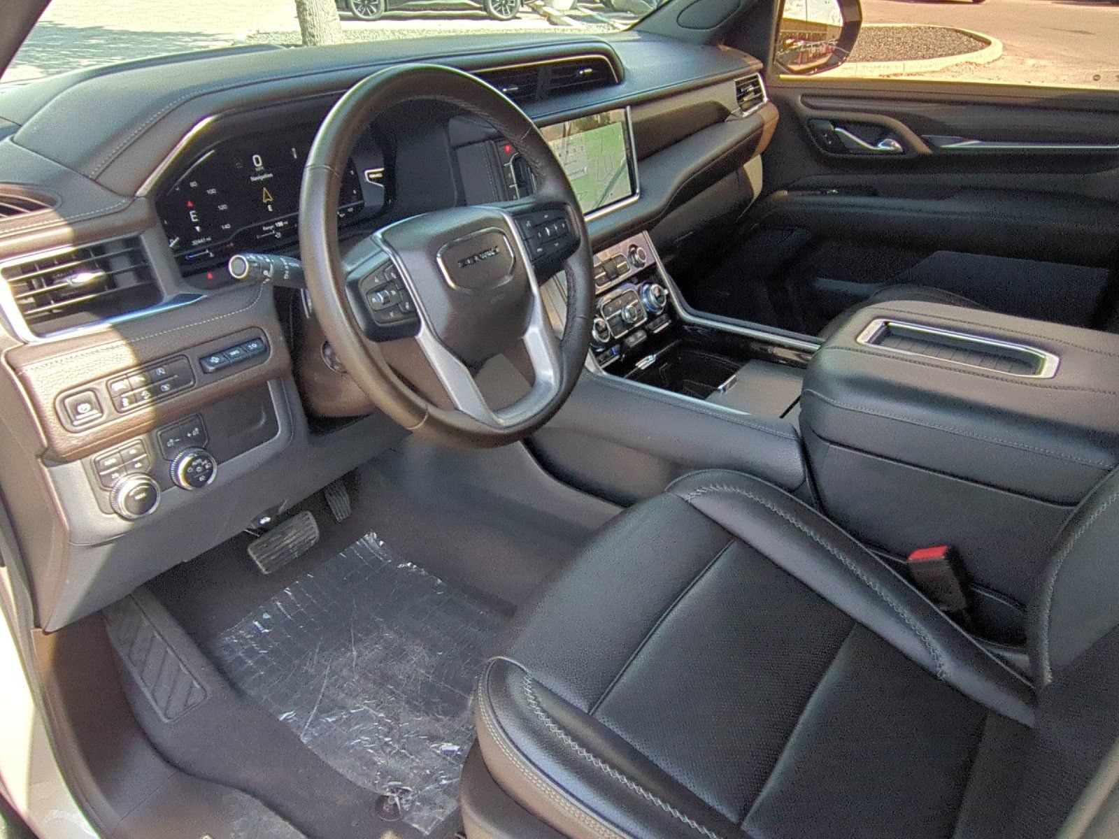 Used 2023 GMC Yukon Denali AWD/4WD image 11