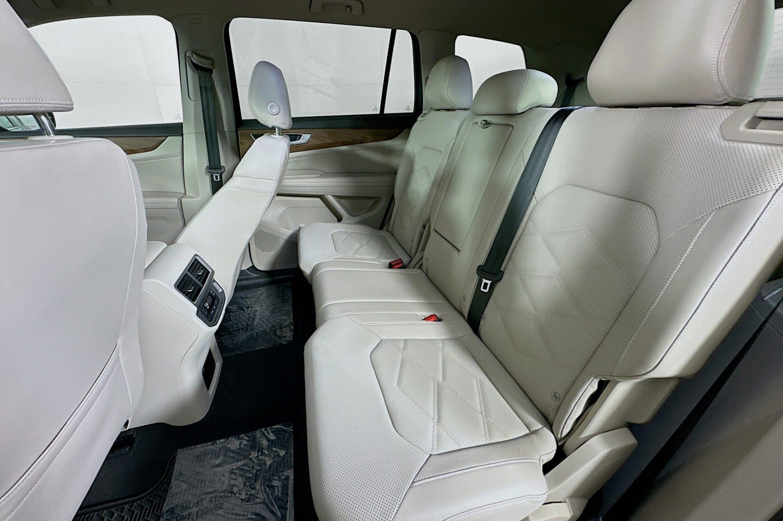 Used 2024 Volkswagen Atlas SE image 9