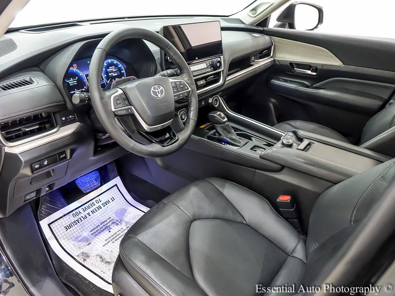 Used 2025 Toyota Grand Highlander AWD image 14