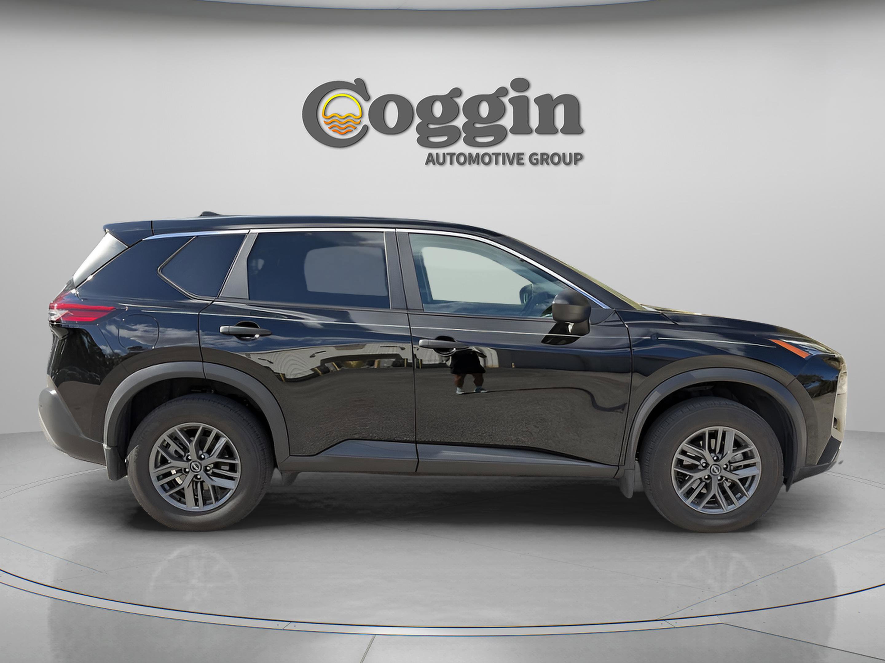 Used 2023 Nissan Rogue S image 6