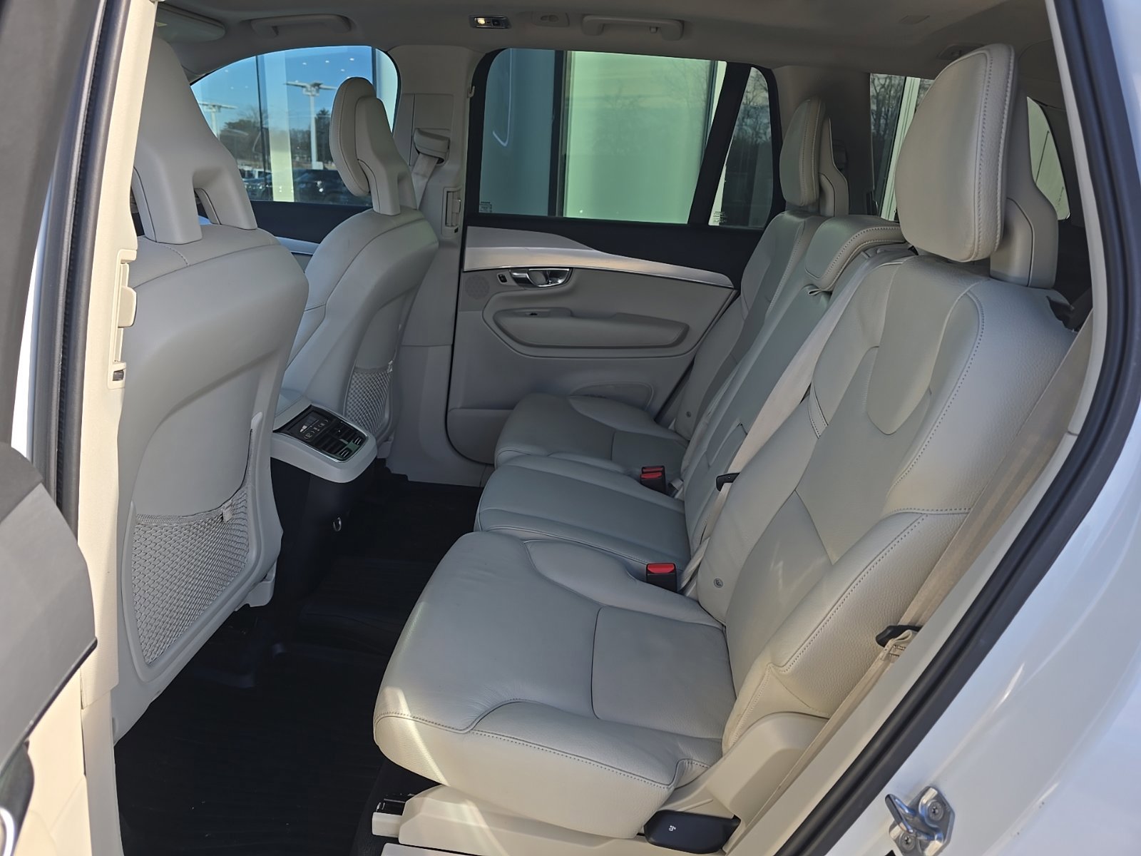 Used 2017 Volvo XC90 T6 Momentum w/ Vision Package image 8