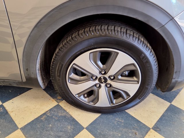 Used 2022 Kia Niro LX FWD image 11
