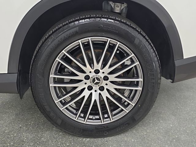 Used 2025 Mercedes-Benz GLC 300 4MATIC image 33