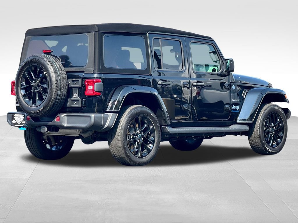 Used 2024 Jeep Wrangler Unlimited Sahara w/ Technology Group AWD/4WD image 7