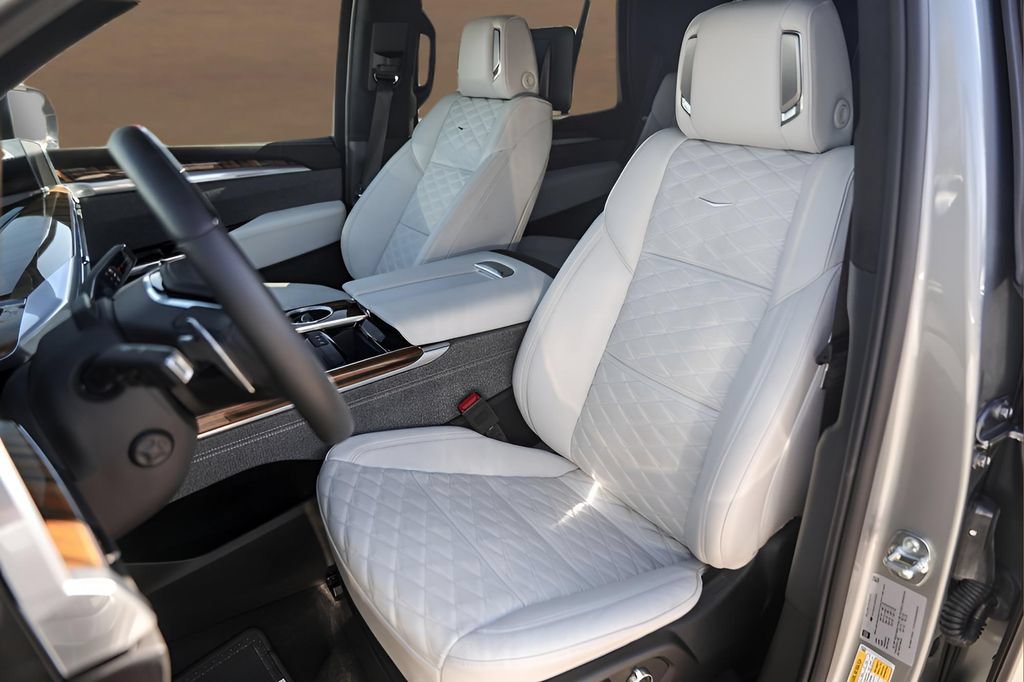 Used 2025 Cadillac Escalade Sport Platinum w/ LPO, Floor Liner Package AWD/4WD image 7