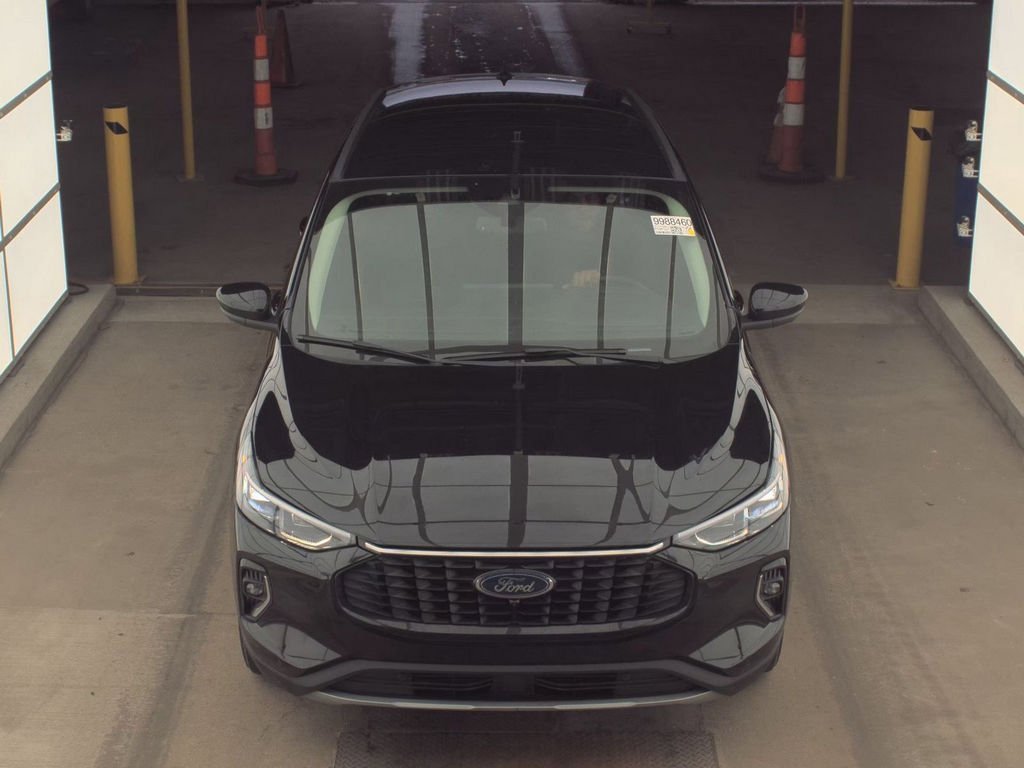 Used 2023 Ford Escape Platinum w/ Premium Technology Package image 2