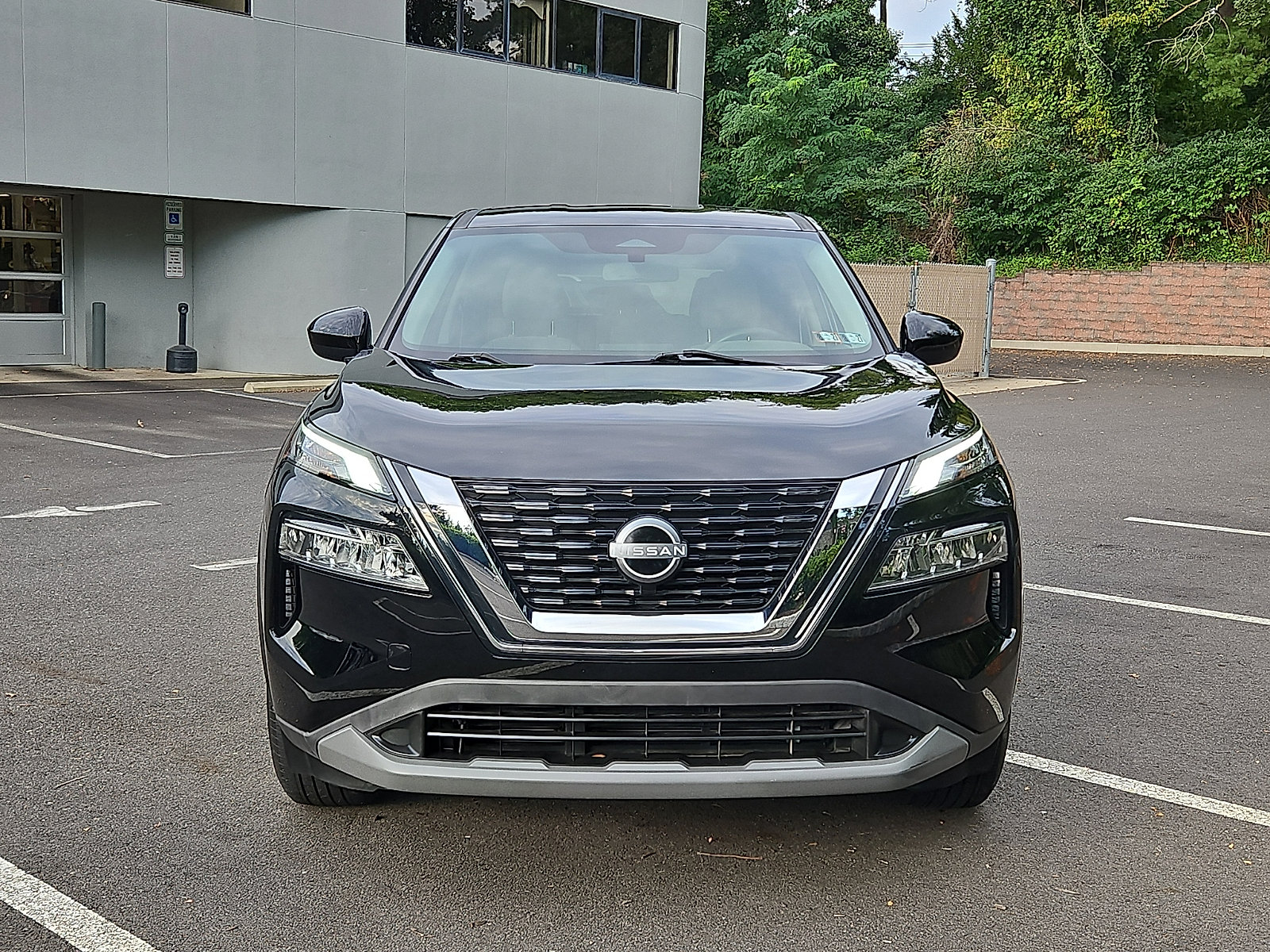 Certified 2023 Nissan Rogue SV AWD/4WD image 2