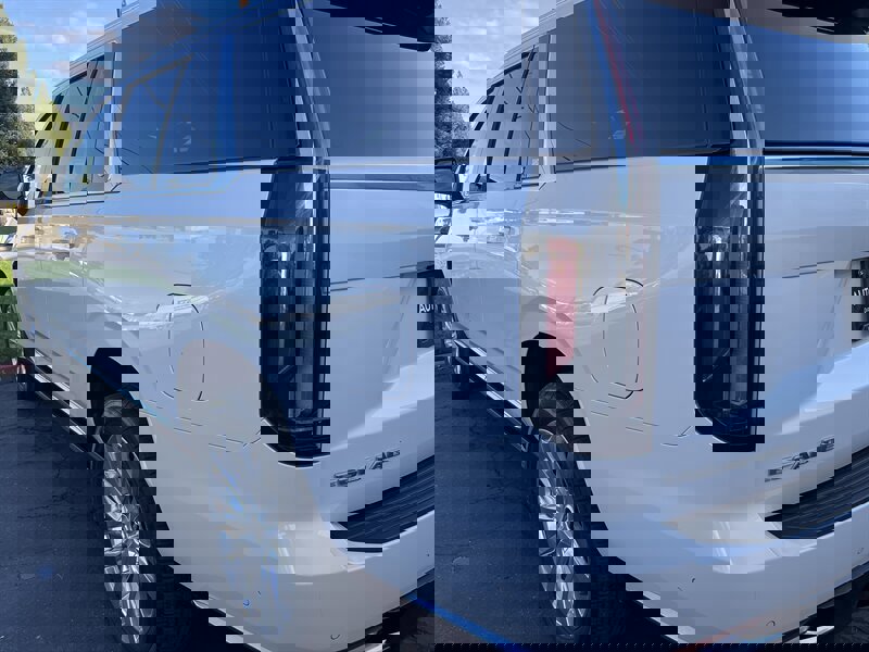 Used 2021 Cadillac Escalade ESV Premium Luxury w/ Driver Assist Tech Package image 10