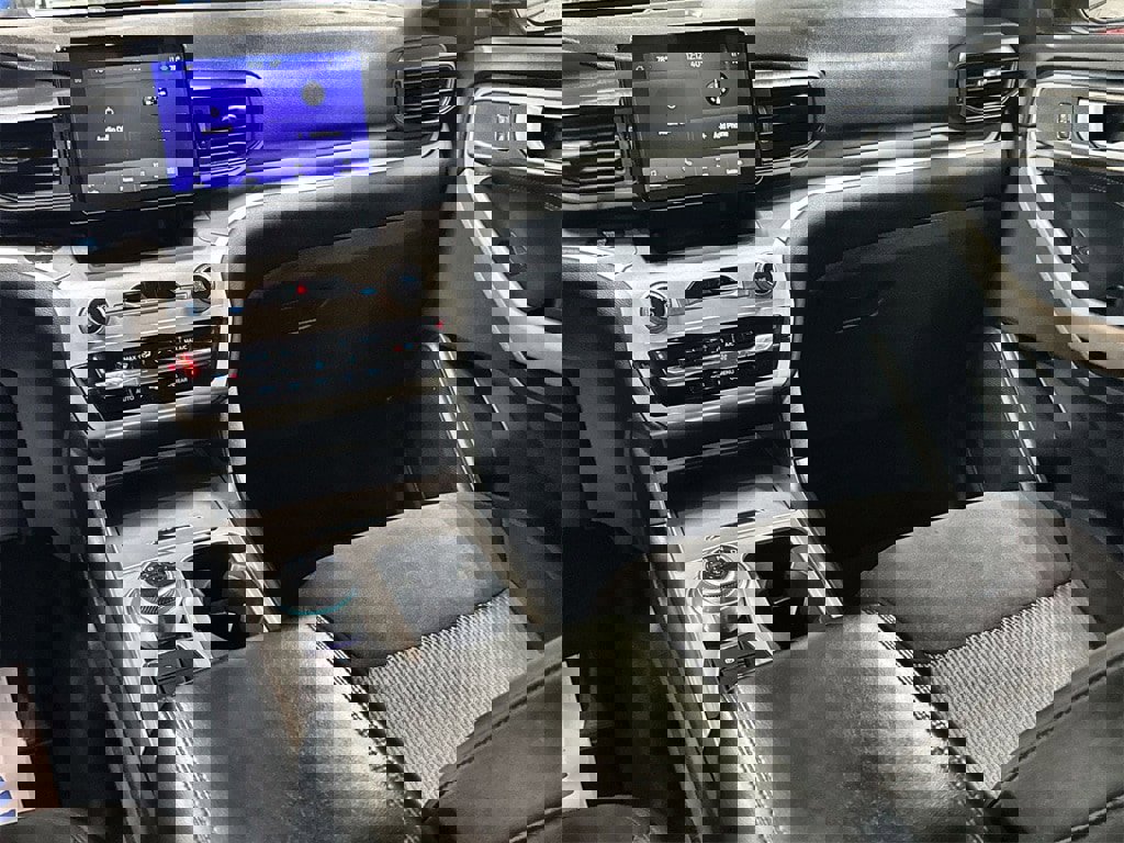 Used 2022 Ford Explorer XLT image 26