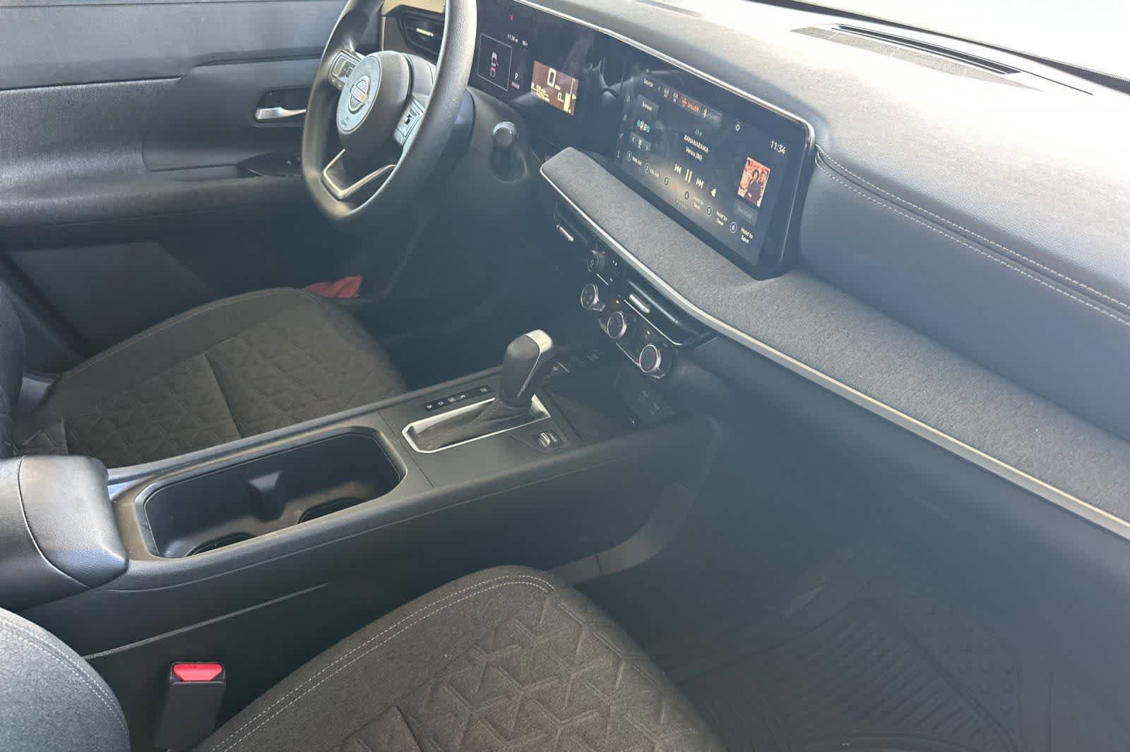 Used 2025 Nissan Kicks SV FWD image 17