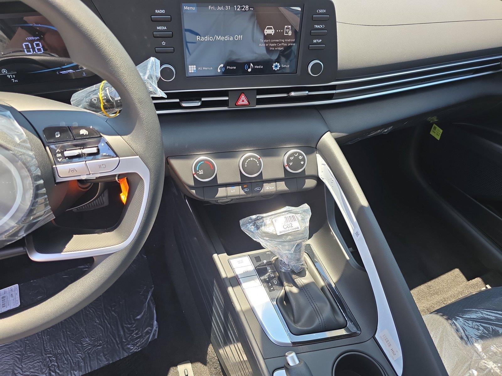 New 2026 Hyundai Elantra SE FWD image 22