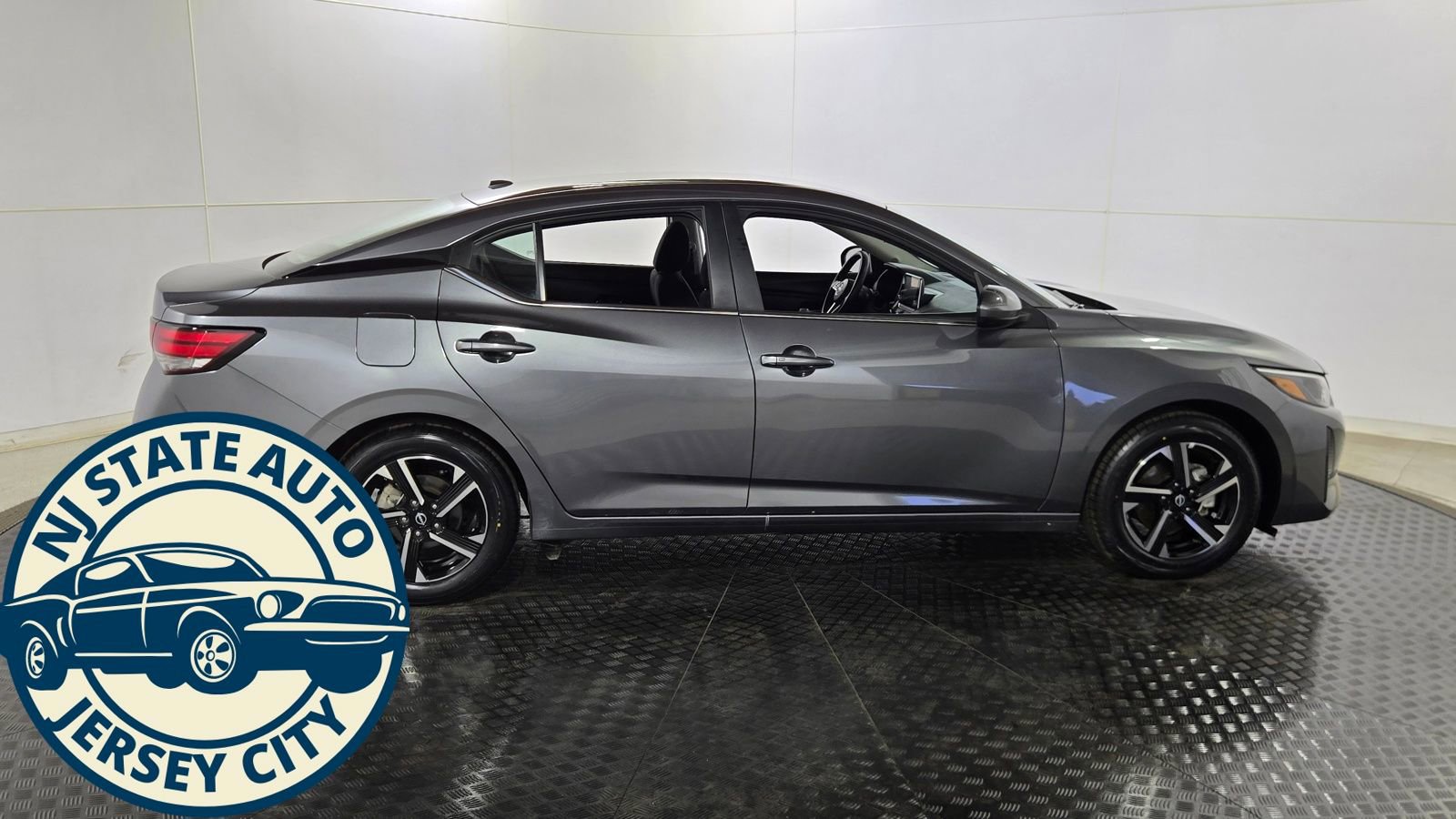 Used 2025 Nissan Sentra SV image 8