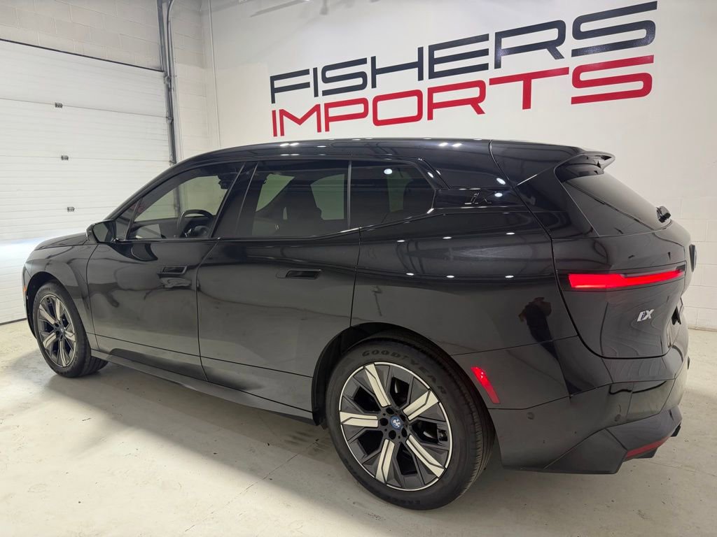 Used 2024 BMW iX xDrive50 w/ Sport Package AWD/4WD image 7