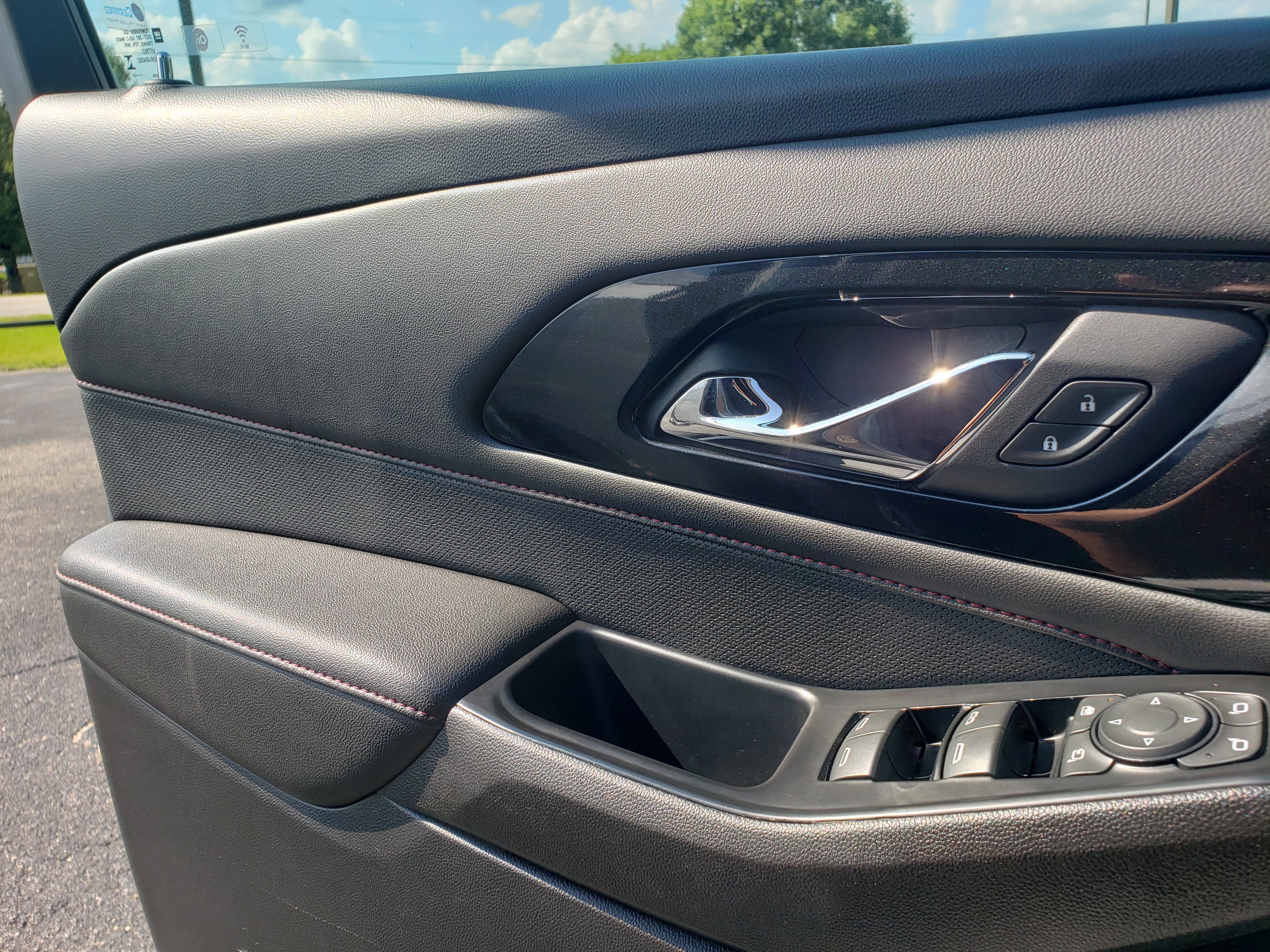 Used 2023 Chevrolet Traverse RS w/ LPO, Floor Liner Package FWD image 14