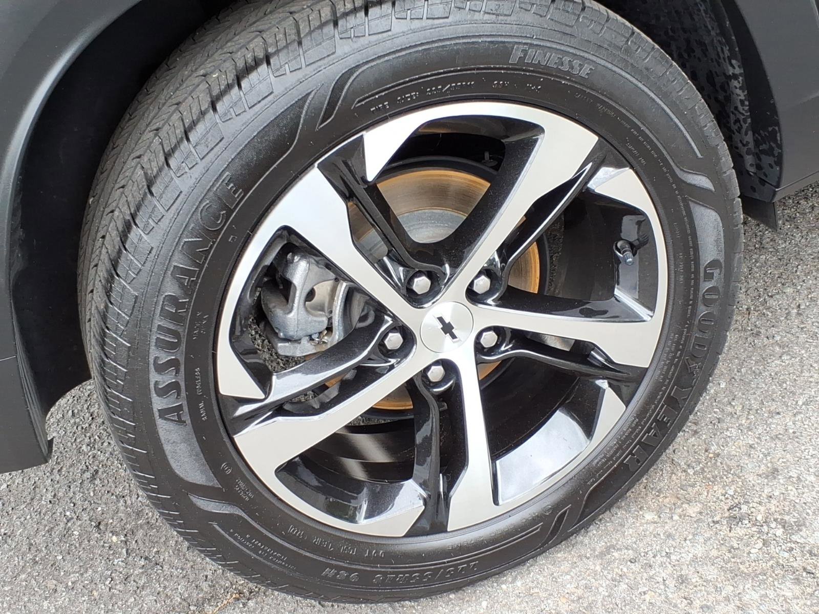Certified 2024 Chevrolet Trax RS w/ Sunroof Package FWD image 8