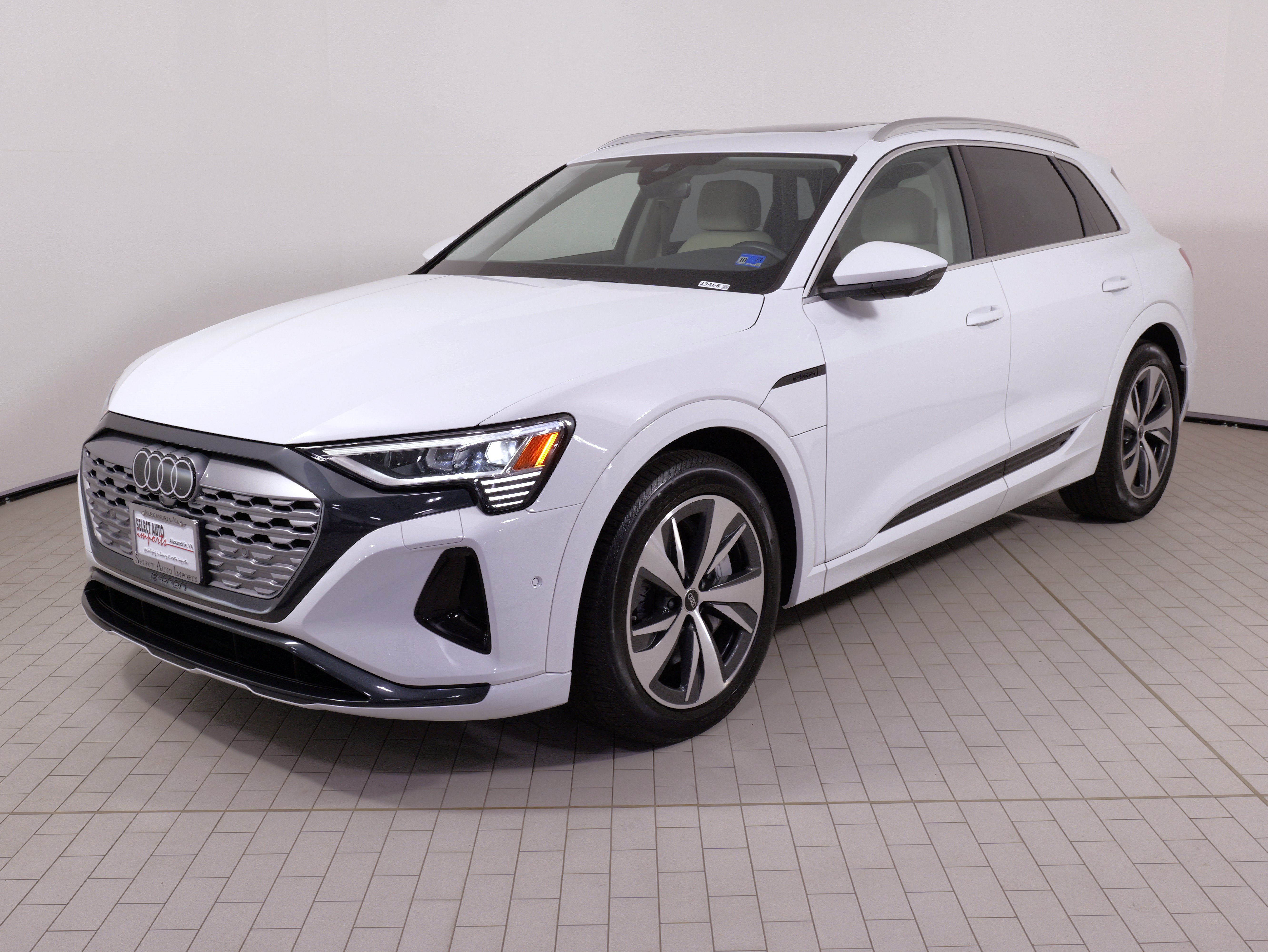 Used 2024 Audi Q8 e-tron Premium Plus w/ Premium Plus Package AWD/4WD image 3