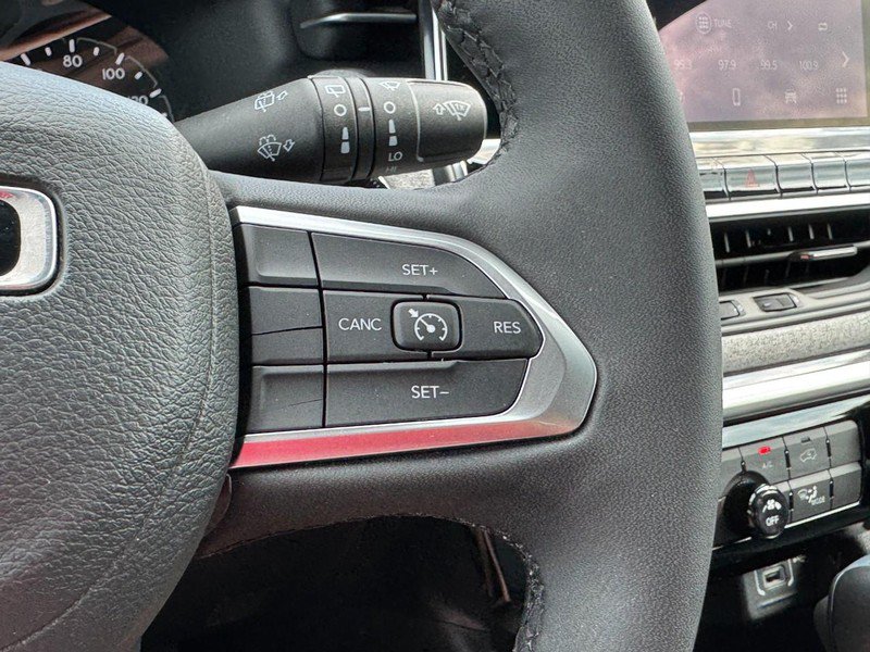 Used 2023 Jeep Compass Latitude AWD/4WD image 17