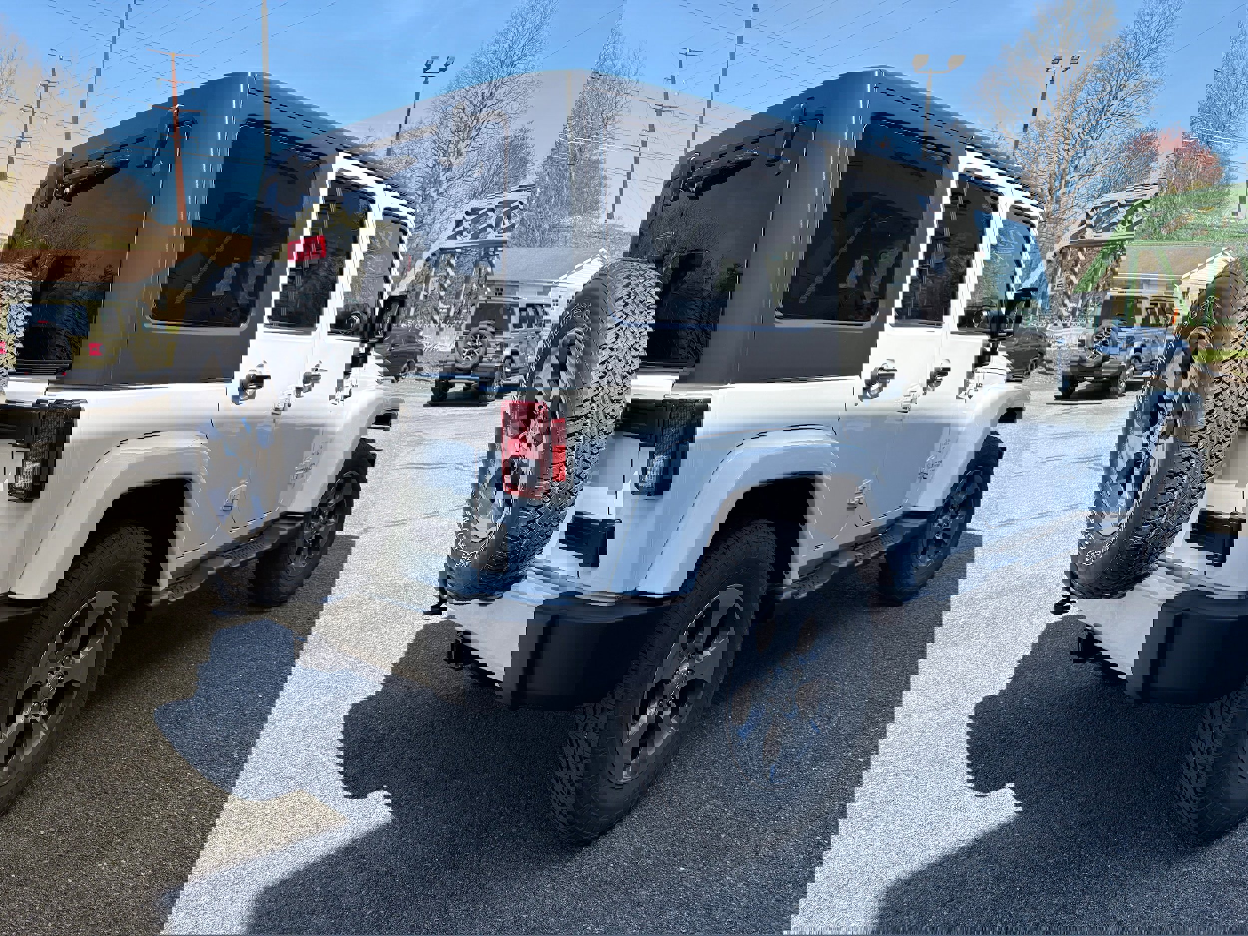 Certified 2017 Jeep Wrangler Unlimited Sahara w/ Connectivity Group image 8