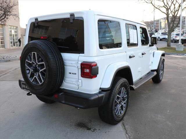 Used 2025 Jeep Wrangler Sahara image 5