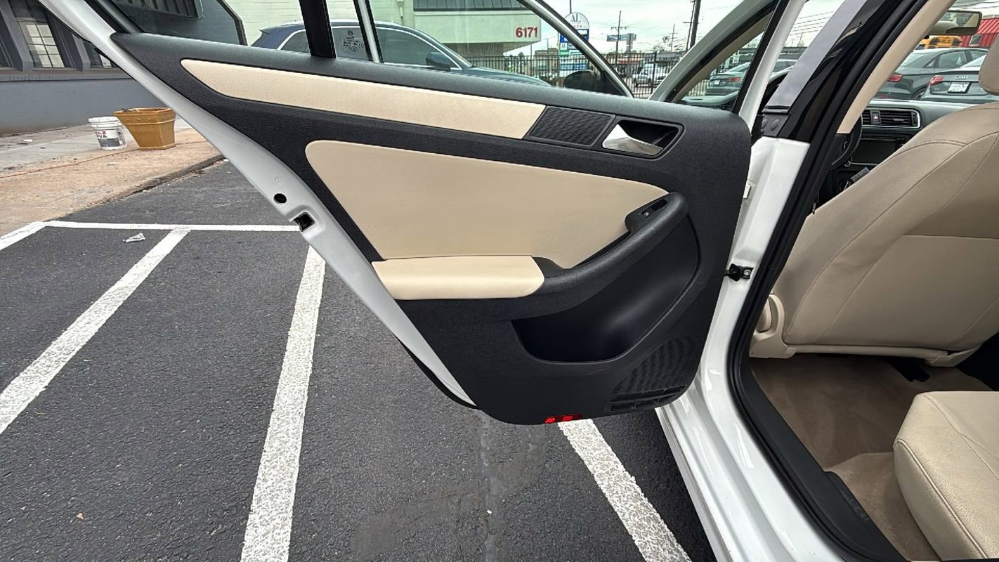 Used 2011 Volkswagen Jetta SE image 12