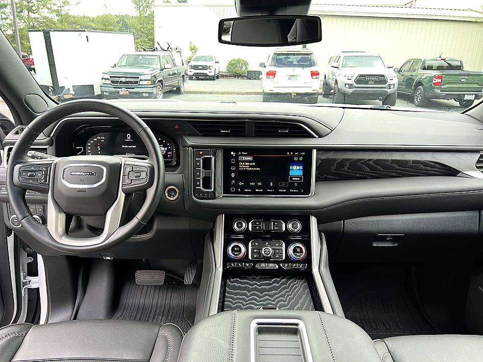 Used 2024 GMC Yukon Denali AWD/4WD image 13