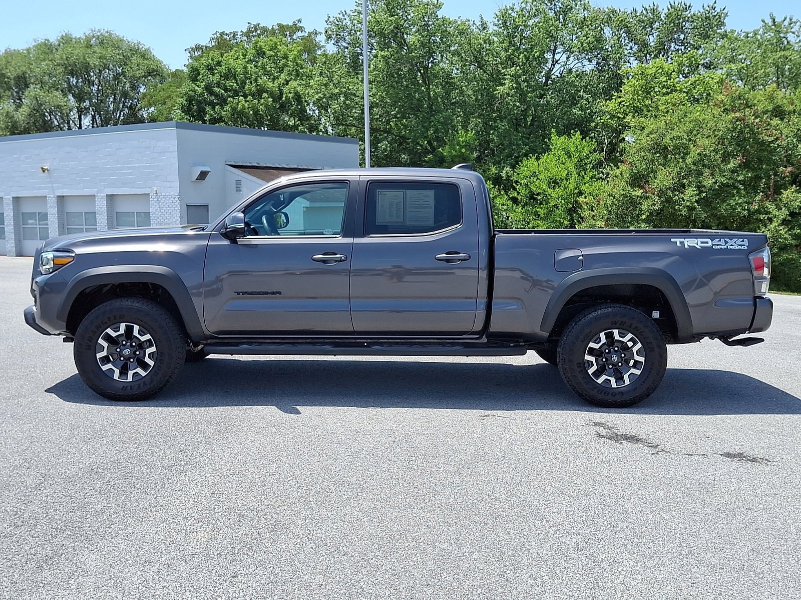 Certified 2023 Toyota Tacoma TRD Off-Road w/ Technology Package AWD/4WD image 4