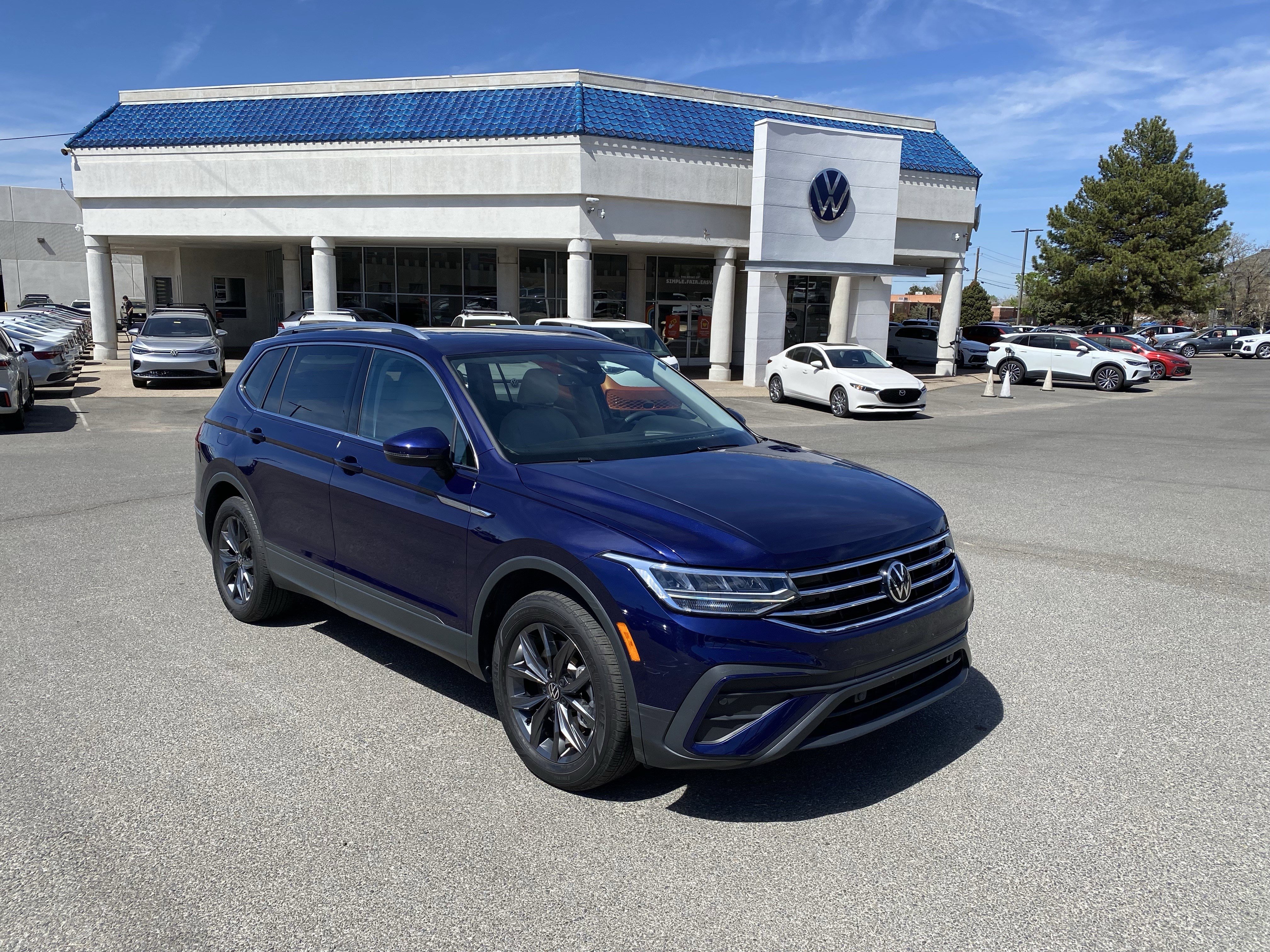 Used 2023 Volkswagen Tiguan SE w/ Panoramic Sunroof Package image 37
